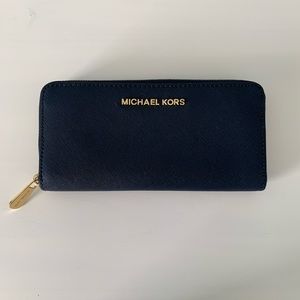 Michael Kors Jet Set Zip Around Continental Wallet